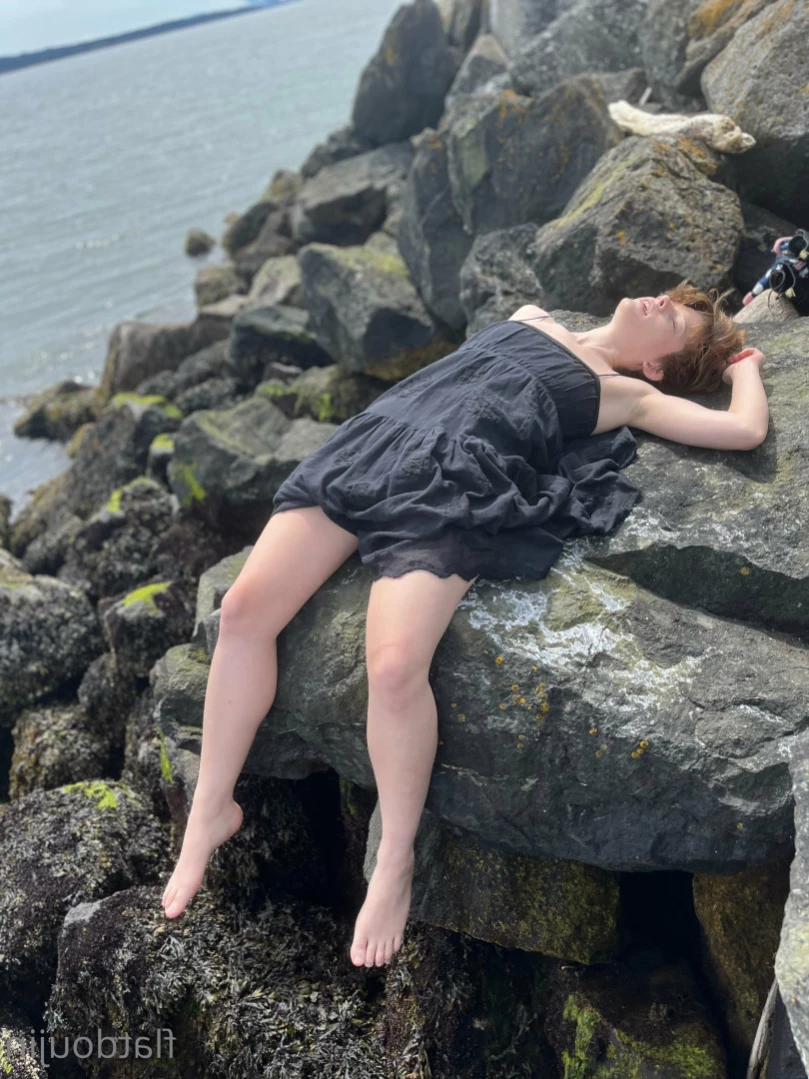 this is a comfy zone [ comfy_fans ] Onlyfans leaked photo 15247385 on Hotleaks.tv