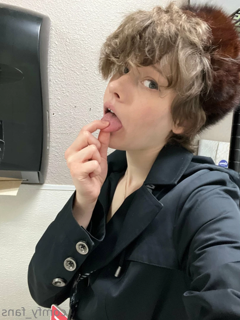 this is a comfy zone [ comfy_fans ] Onlyfans leaked photo 16274122 on Hotleaks.tv