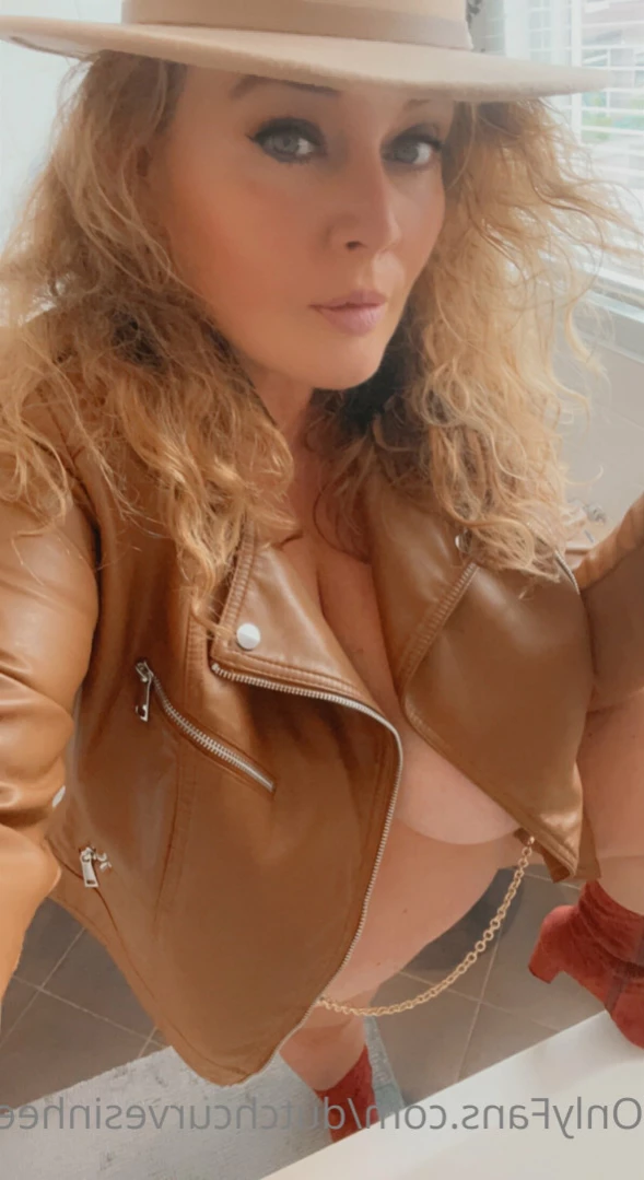 dutchcurvesinheels Onlyfans leaked photo 11917404 on Hotleaks.tv
