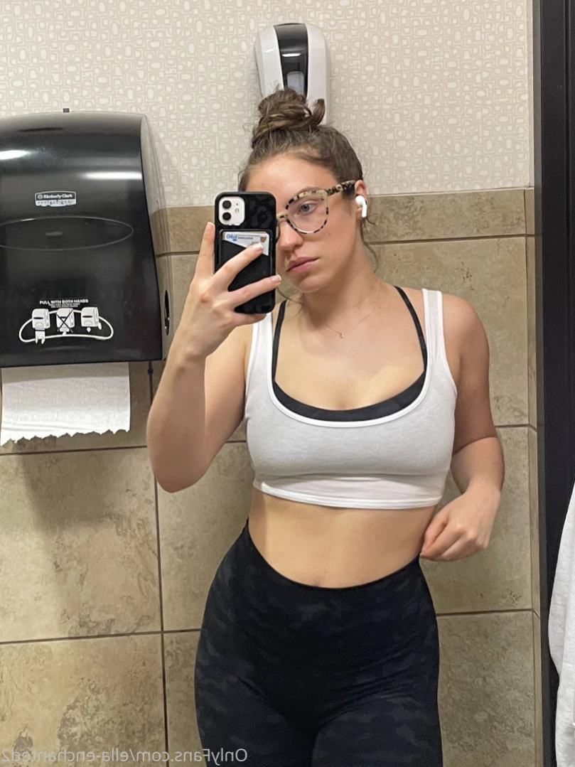 El [ ella-enchanted2 ] Onlyfans leaked photo 12738838 on Hotleaks.tv