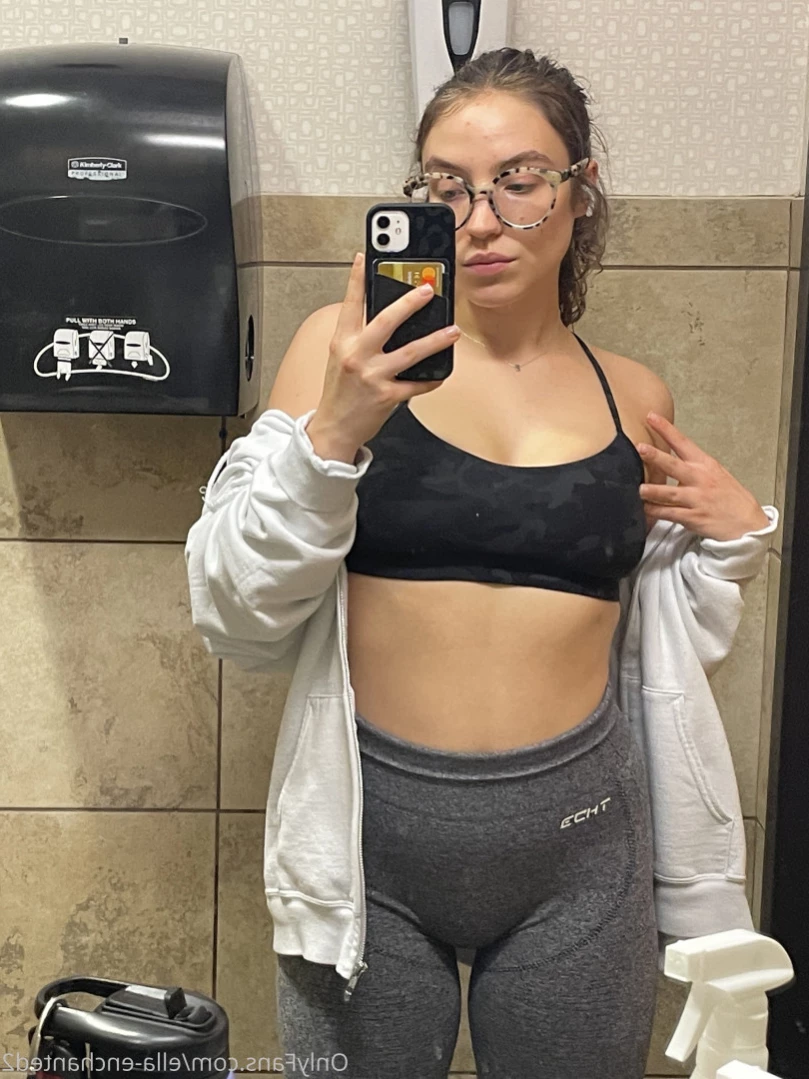 El [ ella-enchanted2 ] Onlyfans leaked photo 12738845 on Hotleaks.tv