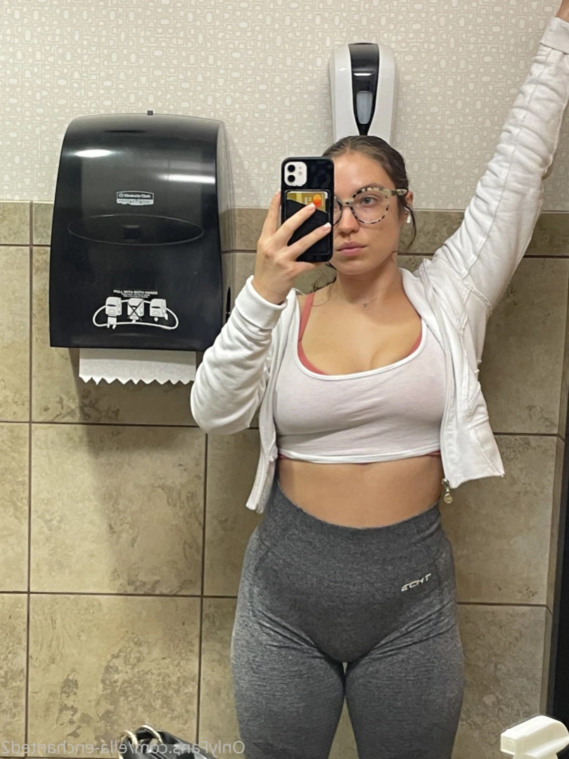El [ ella-enchanted2 ] Onlyfans leaked photo 13594975 on Hotleaks.tv