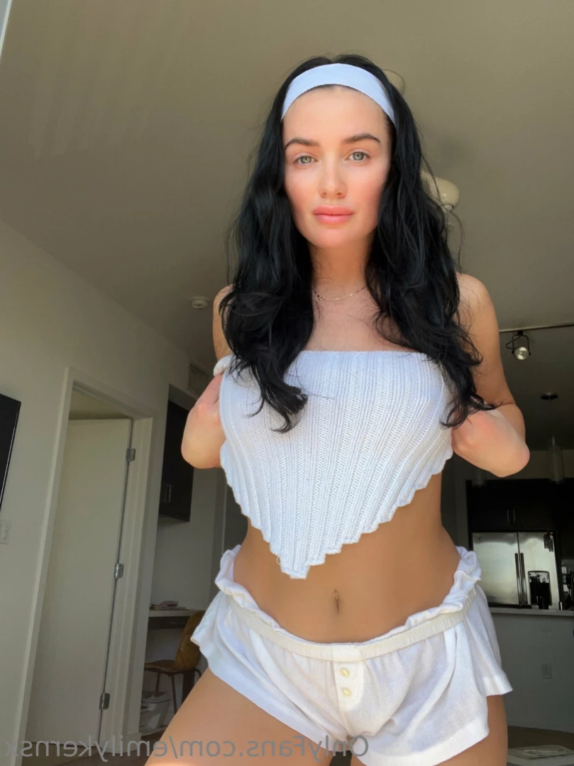Emily [ emilykernsx ] Onlyfans leaked photo 12249197 on Hotleaks.tv