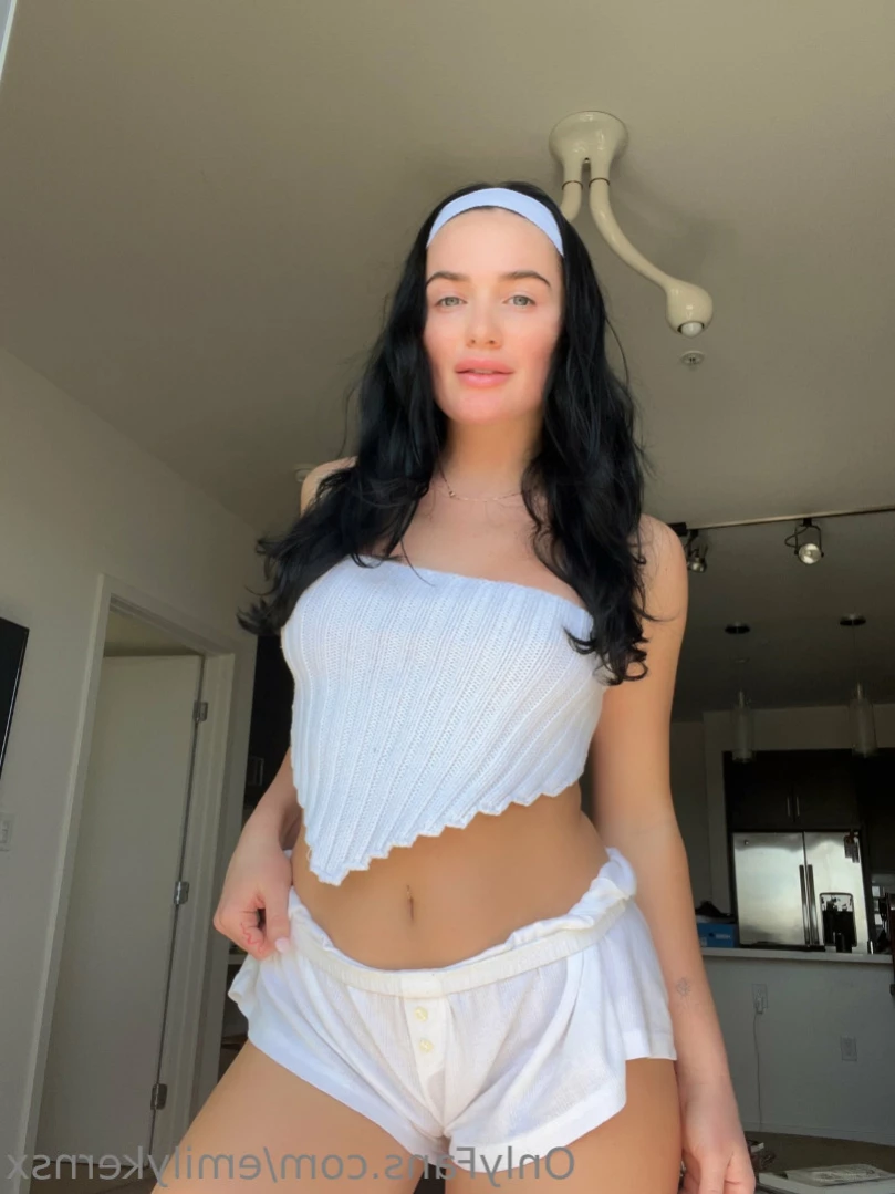Emily [ emilykernsx ] Onlyfans leaked photo 15257623 on Hotleaks.tv