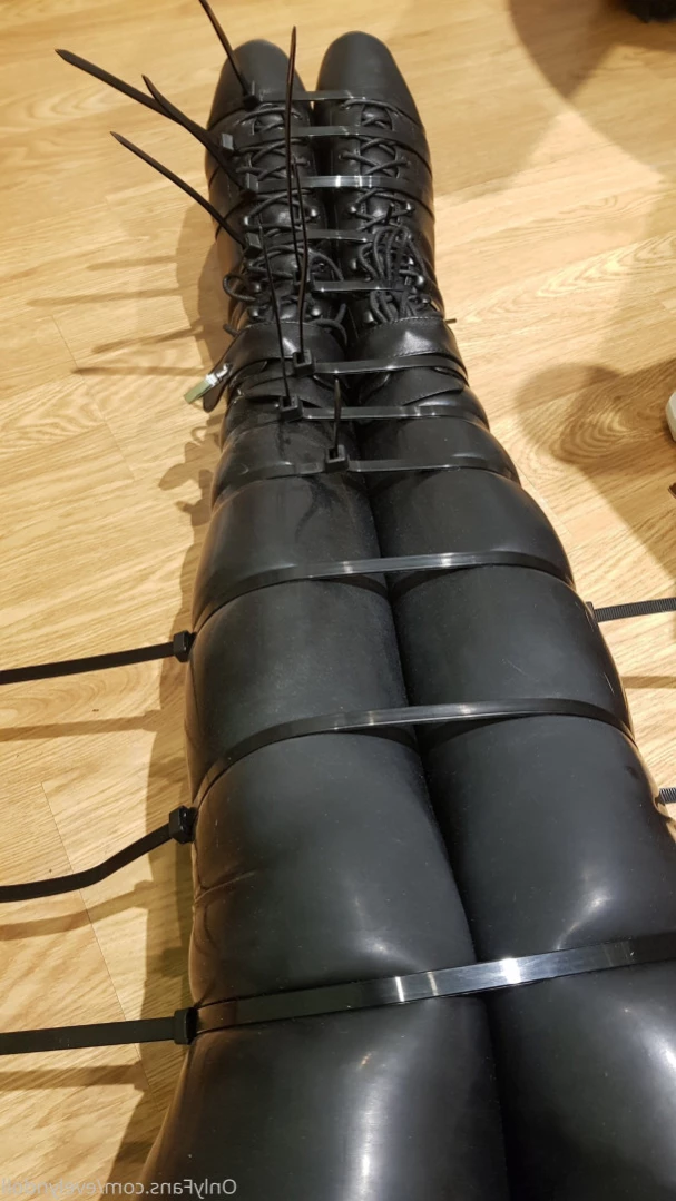Evelyn Rubberdoll [ evelyndoll ] Onlyfans leaked photo 13604290 on Hotleaks.tv