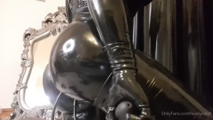 Evelyn Rubberdoll [ evelyndoll ] Onlyfans leaked video 14001298 on Hotleaks.tv