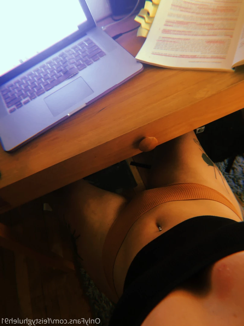 Jeune Fille Vulgaire [ feistyghuleh91 ] Onlyfans leaked photo 12289573 on Hotleaks.tv
