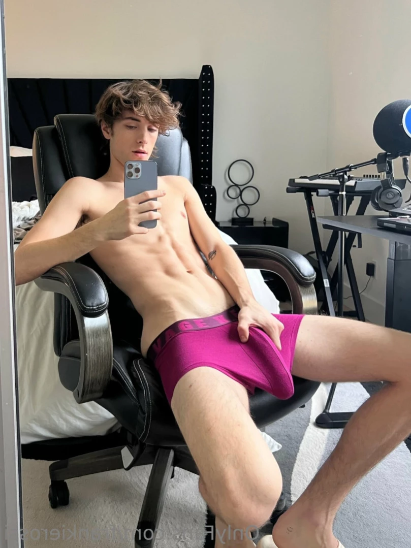 Frankie Rossi [ frankierossi ] Onlyfans leaked photo 13893295 on Hotleaks.tv