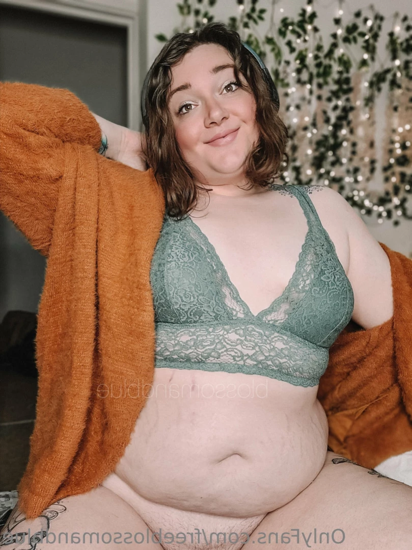 freeblossomandblue [ backupblossomandblue ] Onlyfans leaked photo 10963425 on Hotleaks.tv