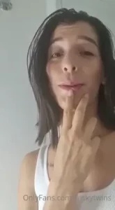 15161623