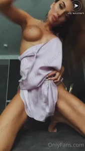 1689474
