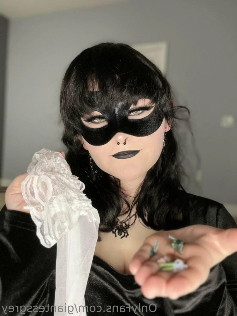 Lady Grey [ giantessgrey ] Onlyfans leaked photo 14724616 on Hotleaks.tv