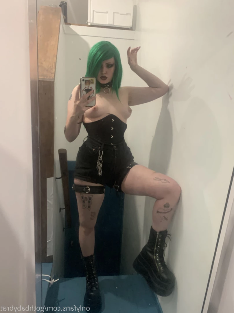 dahlia puppy [ gothbabybrat ] Onlyfans leaked photo 15065020 on Hotleaks.tv
