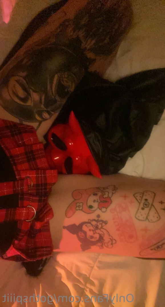 Goth Spit [ gothspiiit ] Onlyfans leaked photo 11519676 on Hotleaks.tv