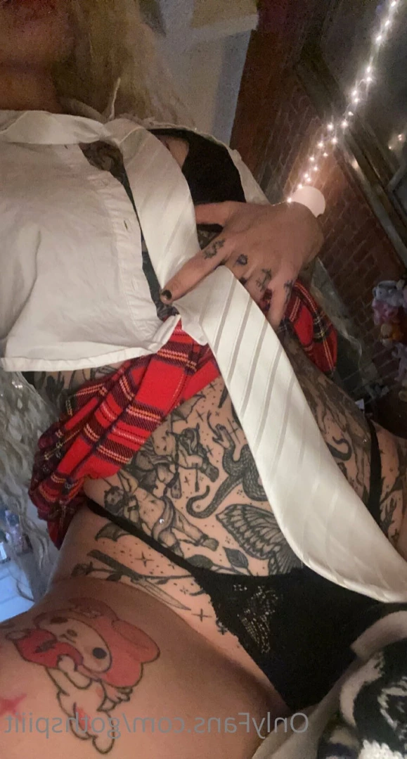 Goth Spit [ gothspiiit ] Onlyfans leaked photo 11519722 on Hotleaks.tv