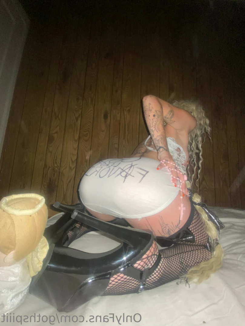 Goth Spit [ gothspiiit ] Onlyfans leaked photo 11519822 on Hotleaks.tv