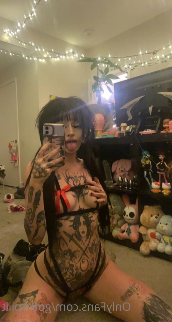 Goth Spit [ gothspiiit ] Onlyfans leaked photo 11519853 on Hotleaks.tv