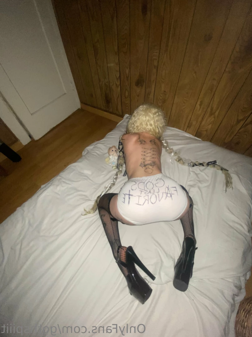 Goth Spit [ gothspiiit ] Onlyfans leaked photo 11727948 on Hotleaks.tv