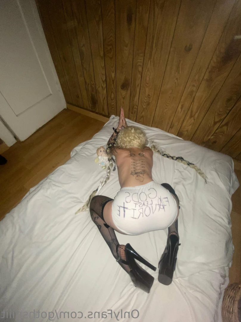 Goth Spit [ gothspiiit ] Onlyfans leaked photo 11855398 on Hotleaks.tv