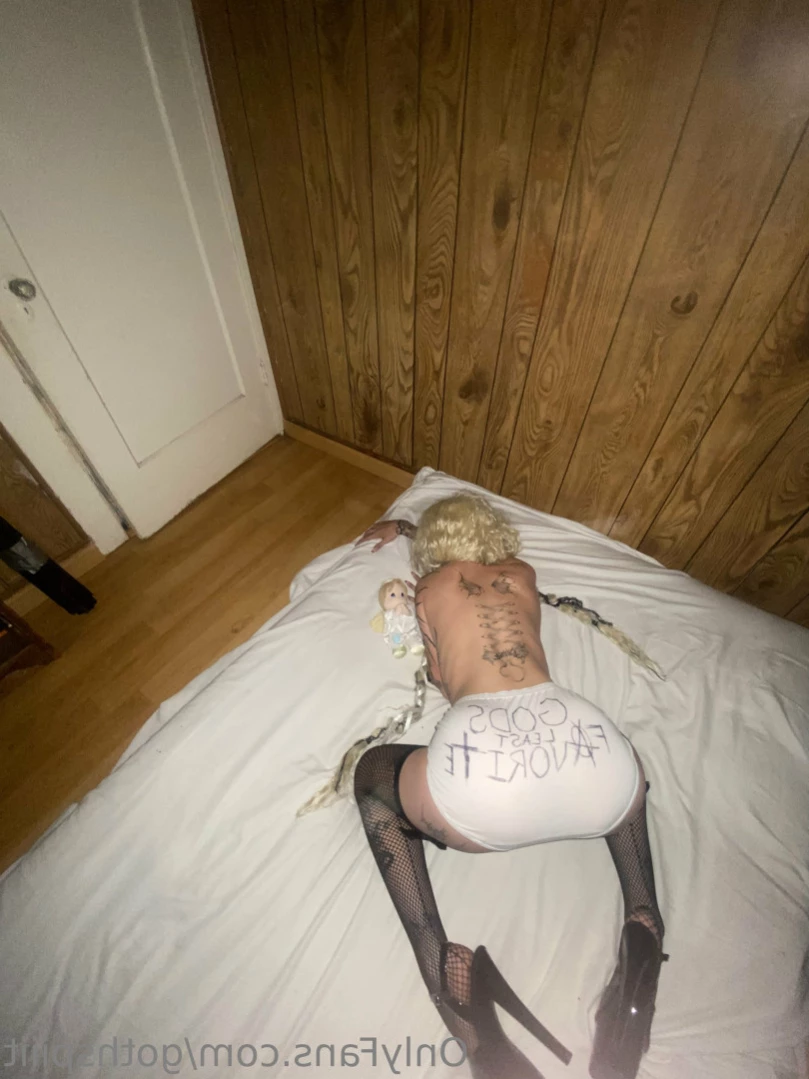 Goth Spit [ gothspiiit ] Onlyfans leaked photo 12590628 on Hotleaks.tv