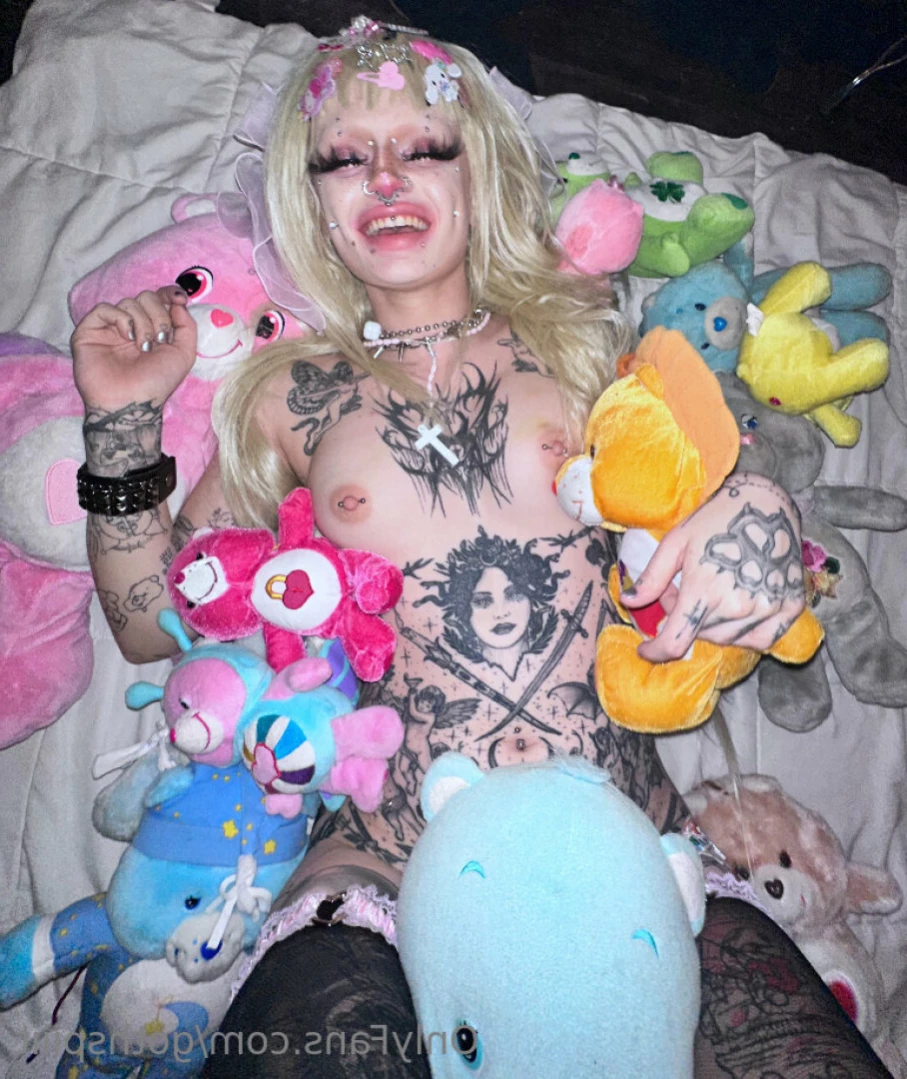Goth Spit [ gothspiiit ] Onlyfans leaked photo 12733072 on Hotleaks.tv
