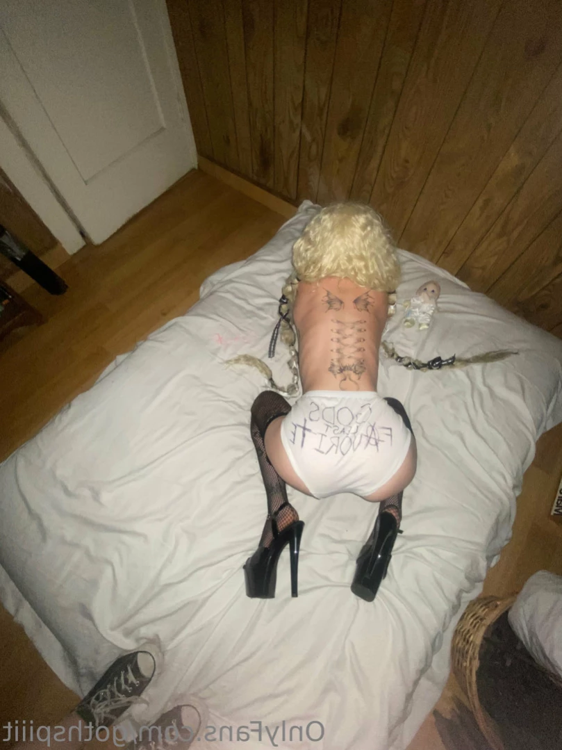 Goth Spit [ gothspiiit ] Onlyfans leaked photo 12733200 on Hotleaks.tv