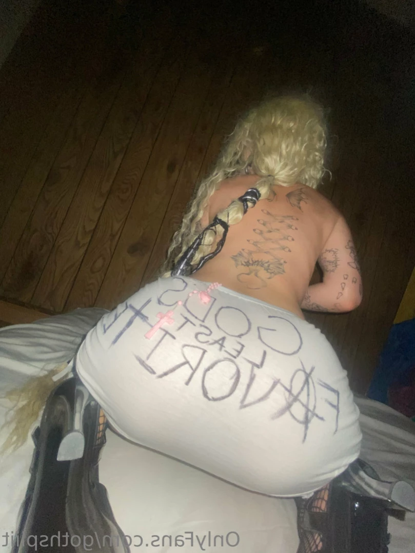 Goth Spit [ gothspiiit ] Onlyfans leaked photo 14294644 on Hotleaks.tv