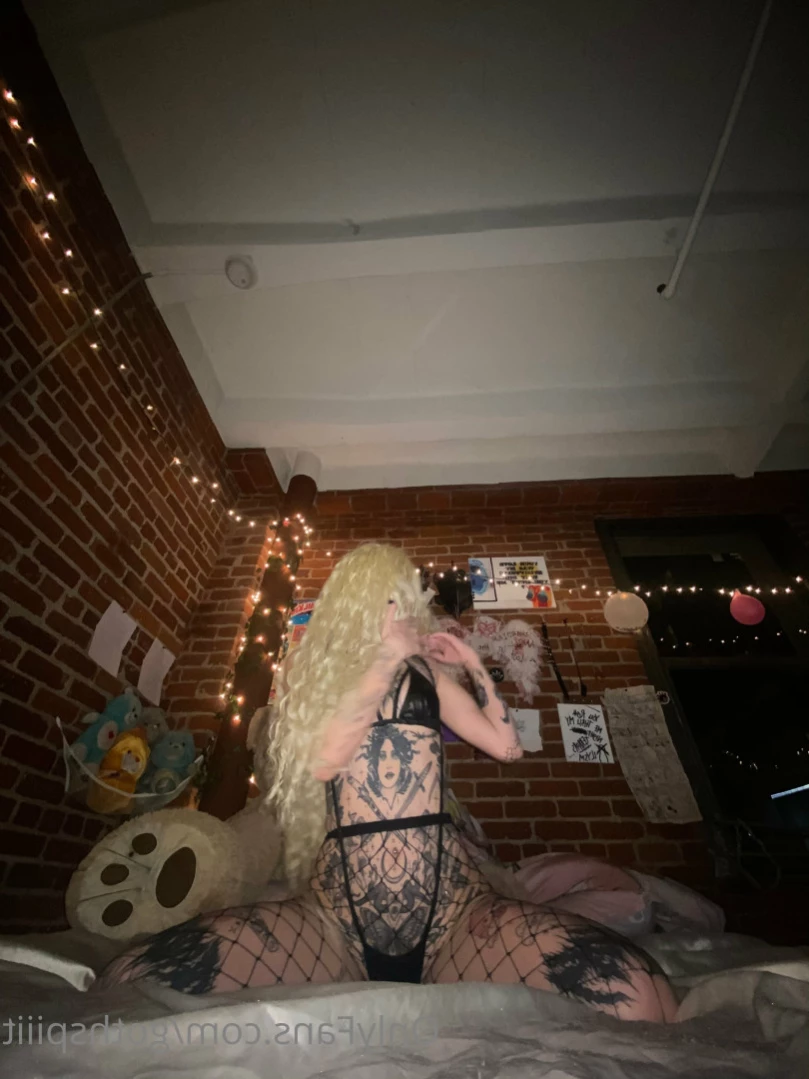 Goth Spit [ gothspiiit ] Onlyfans leaked photo 14294791 on Hotleaks.tv