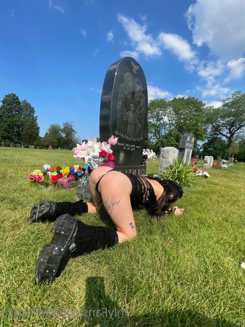 Goth Spit [ gothspiiit ] Onlyfans leaked photo 15554910 on Hotleaks.tv