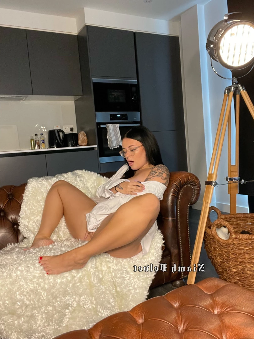 Niamh Velvet | QUEEN OF PIES 🥧 [ niamhvelvet ] Onlyfans leaked photo 16504216 on Hotleaks.tv