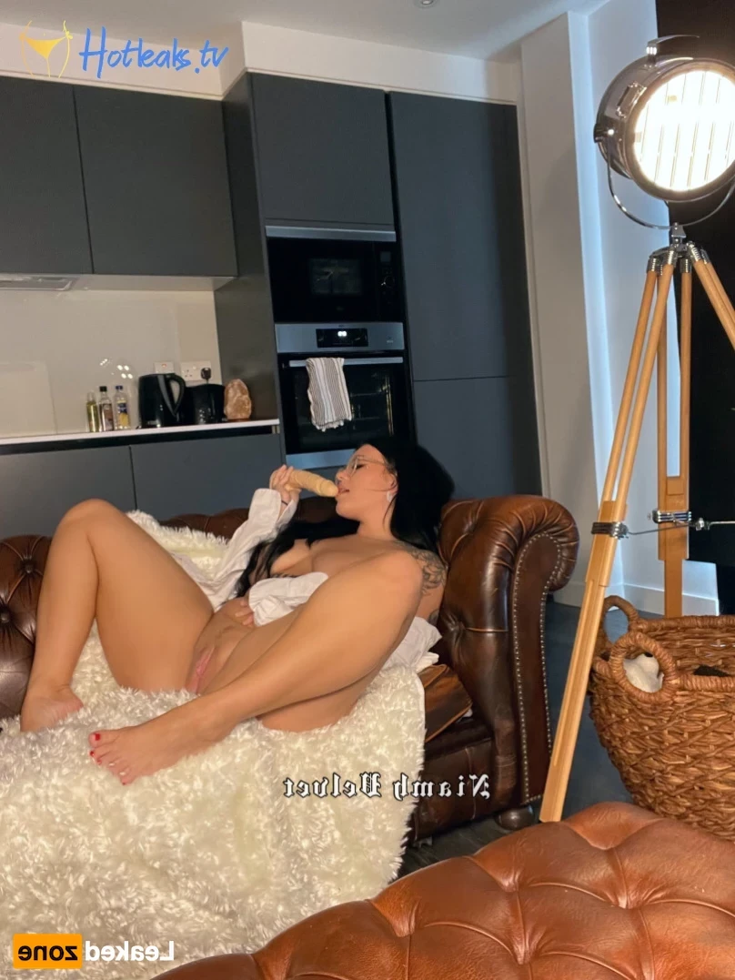 Niamh Velvet | QUEEN OF PIES 🥧 [ niamhvelvet ] Onlyfans leaked photo 16513300 on Hotleaks.tv