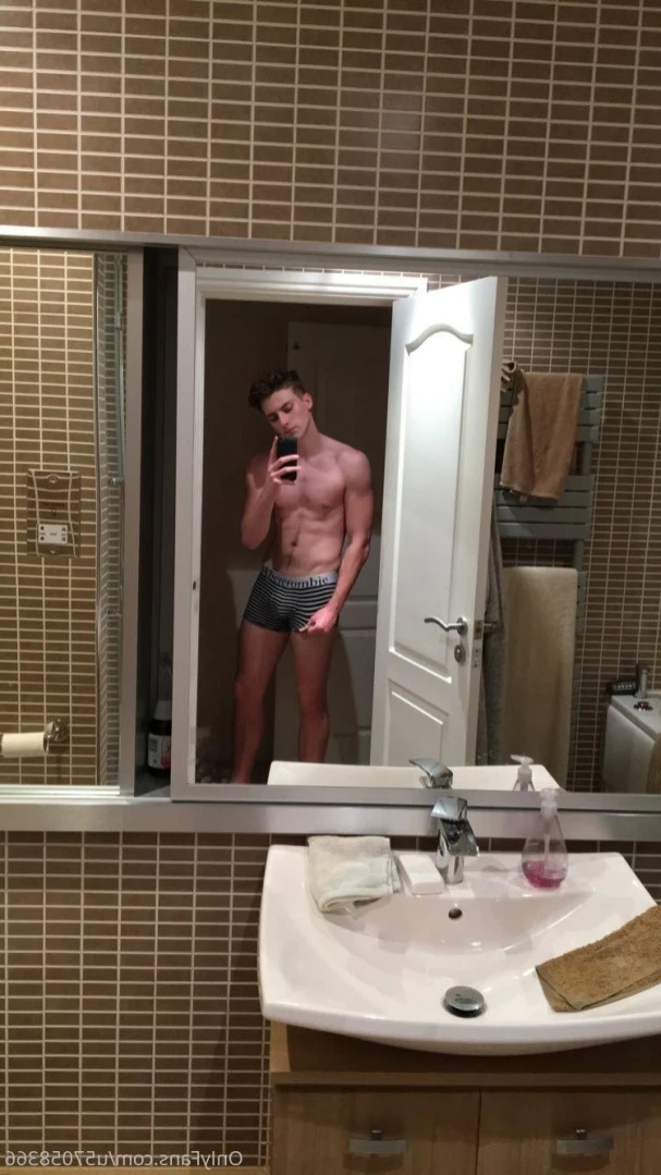 Handsome Hunk [ handsome-hunk ] Onlyfans leaked photo 14373011 on Hotleaks.tv