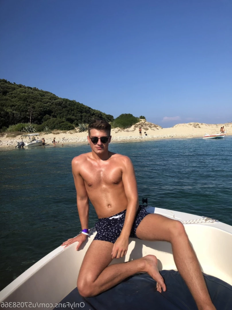 Handsome Hunk [ handsome-hunk ] Onlyfans leaked photo 14920062 on Hotleaks.tv