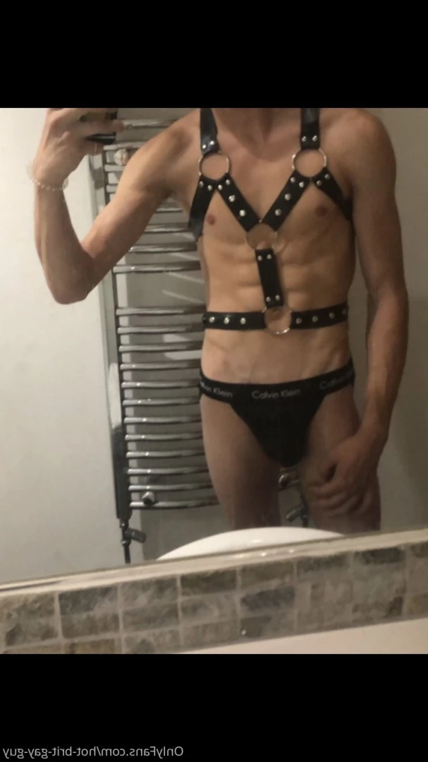 Hung-Brit-Uk [ hot-brit-gay-guy ] Onlyfans leaked photo 11658423 on Hotleaks.tv