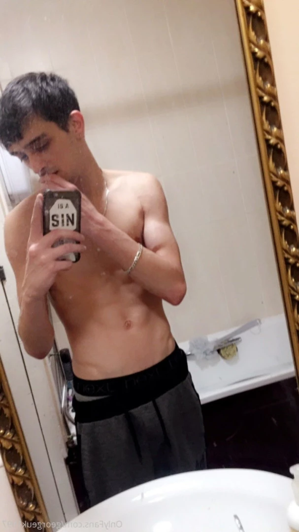 Hung-Brit-Uk [ hot-brit-gay-guy ] Onlyfans leaked photo 13687047 on Hotleaks.tv