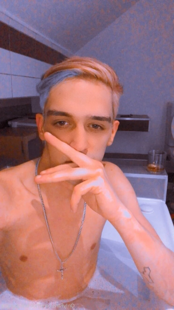 Hung-Brit-Uk [ hot-brit-gay-guy ] Onlyfans leaked photo 16143953 on Hotleaks.tv