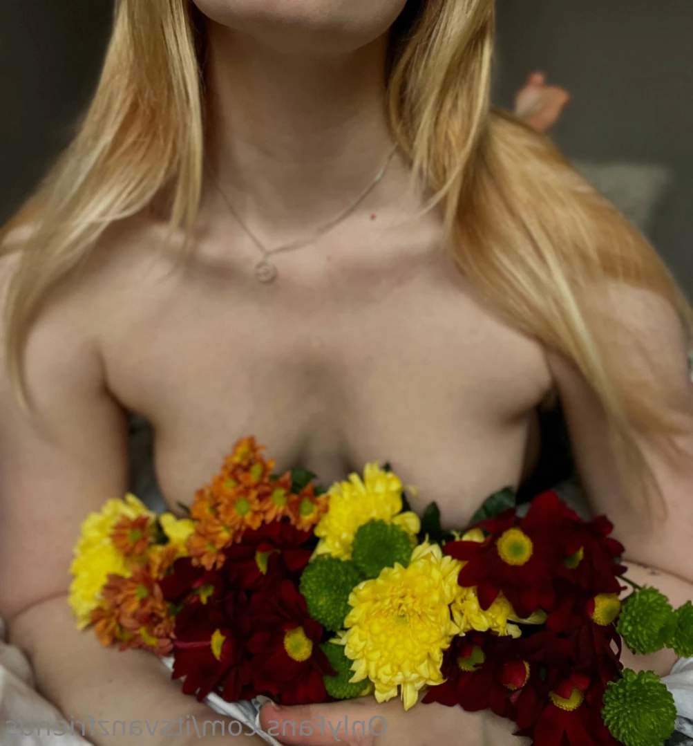 April [ itsvanzfriends ] Onlyfans leaked photo 11445817 on Hotleaks.tv