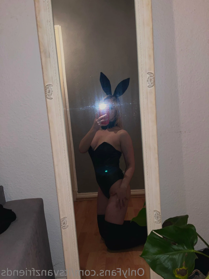 April [ itsvanzfriends ] Onlyfans leaked photo 11445834 on Hotleaks.tv