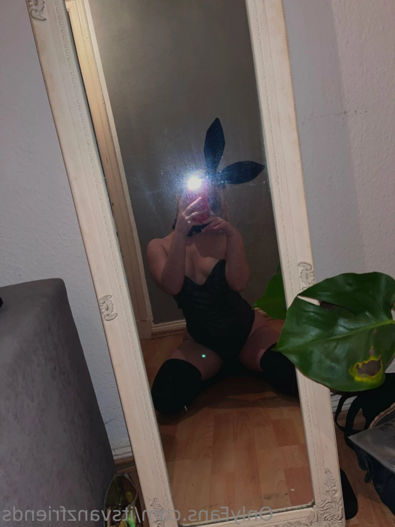 April [ itsvanzfriends ] Onlyfans leaked photo 11445849 on Hotleaks.tv