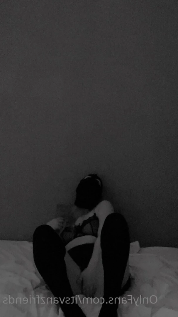 April [ itsvanzfriends ] Onlyfans leaked photo 11445992 on Hotleaks.tv
