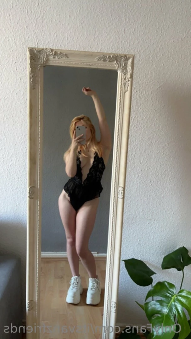 April [ itsvanzfriends ] Onlyfans leaked photo 11446136 on Hotleaks.tv