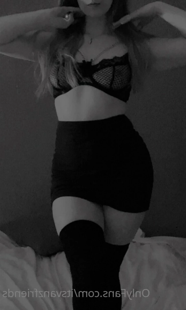 April [ itsvanzfriends ] Onlyfans leaked photo 11446154 on Hotleaks.tv