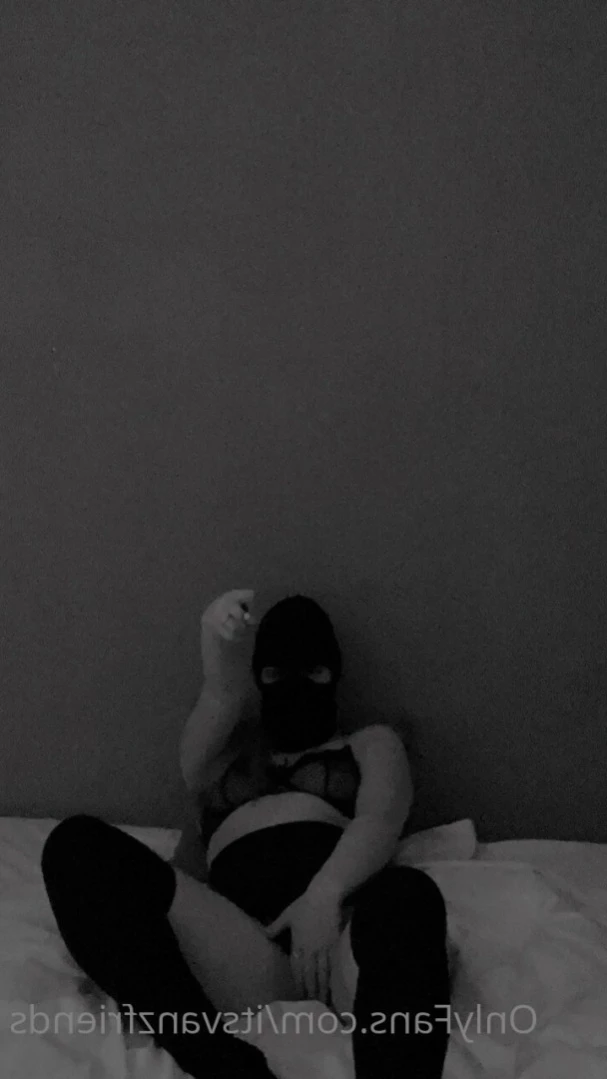 April [ itsvanzfriends ] Onlyfans leaked photo 12535082 on Hotleaks.tv