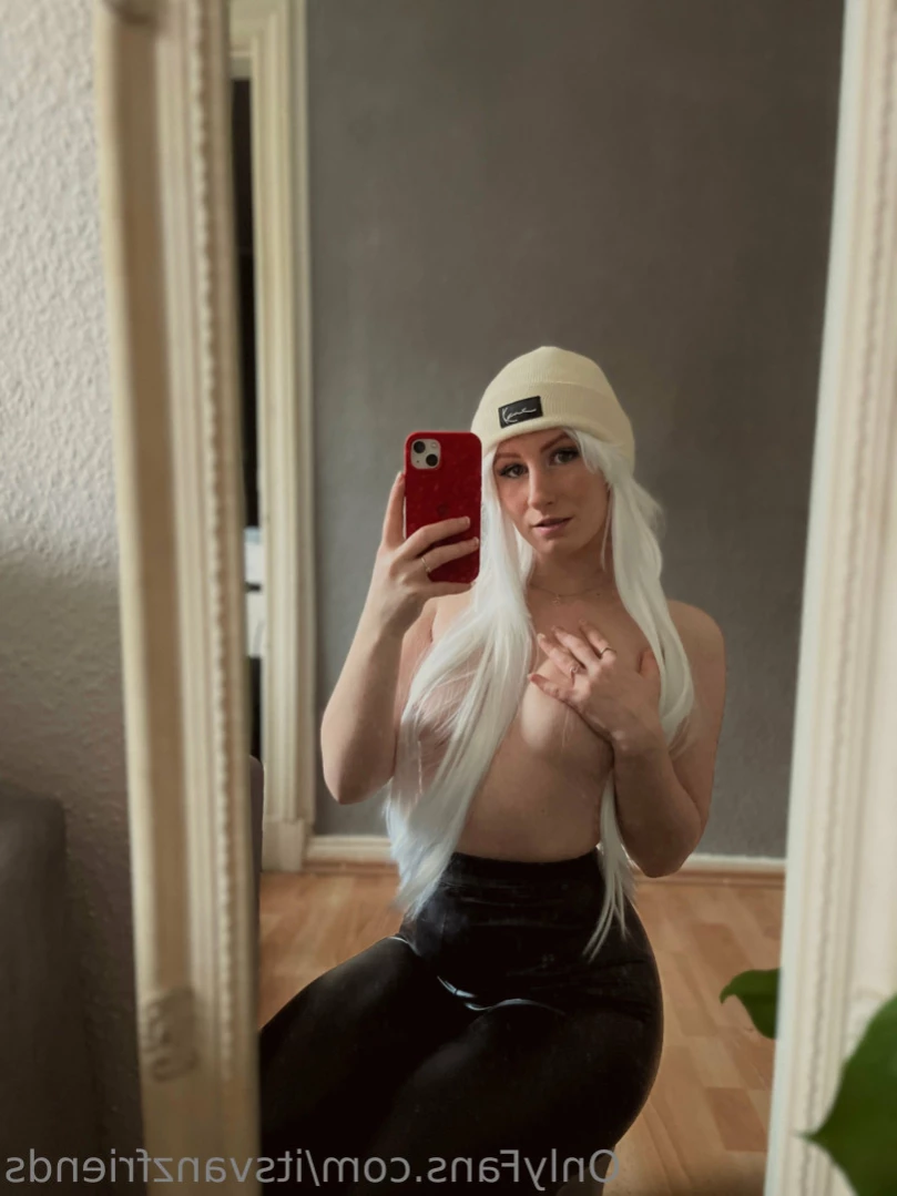 April [ itsvanzfriends ] Onlyfans leaked photo 13913179 on Hotleaks.tv