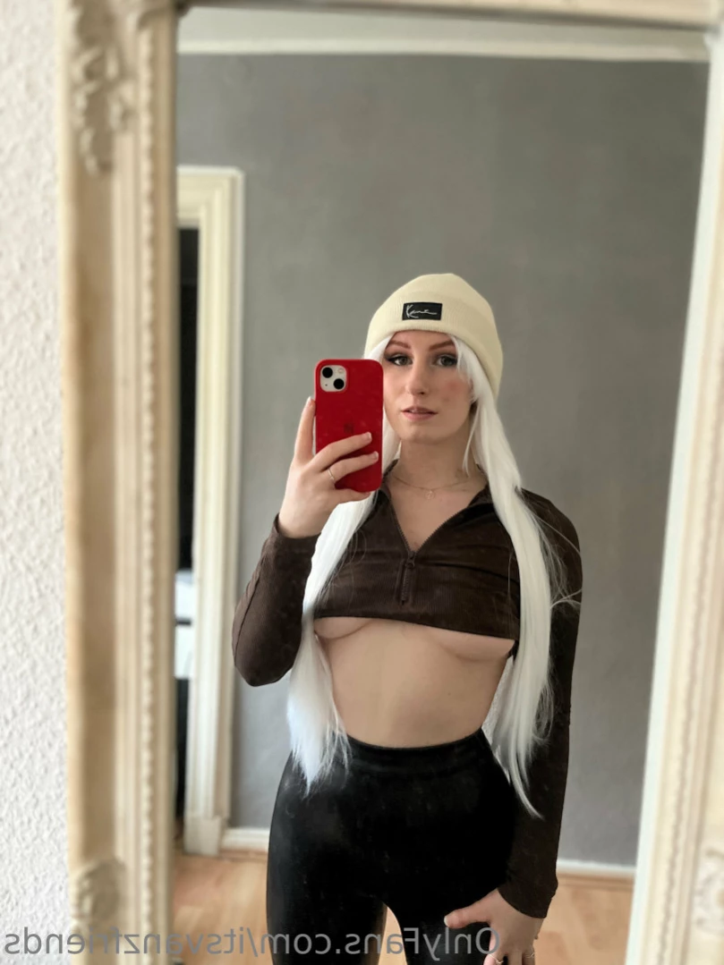 April [ itsvanzfriends ] Onlyfans leaked photo 14391945 on Hotleaks.tv
