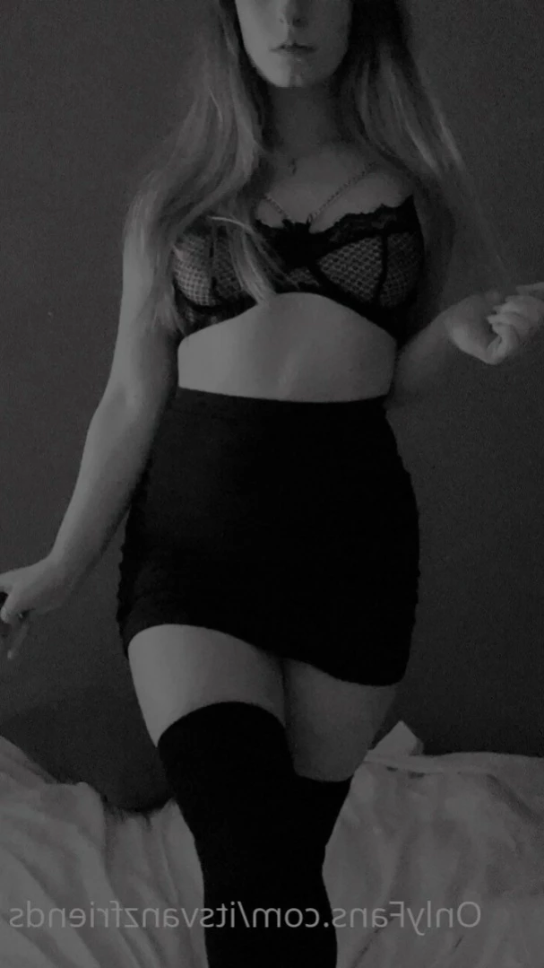 April [ itsvanzfriends ] Onlyfans leaked photo 14405540 on Hotleaks.tv