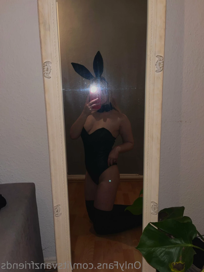 April [ itsvanzfriends ] Onlyfans leaked photo 15713574 on Hotleaks.tv