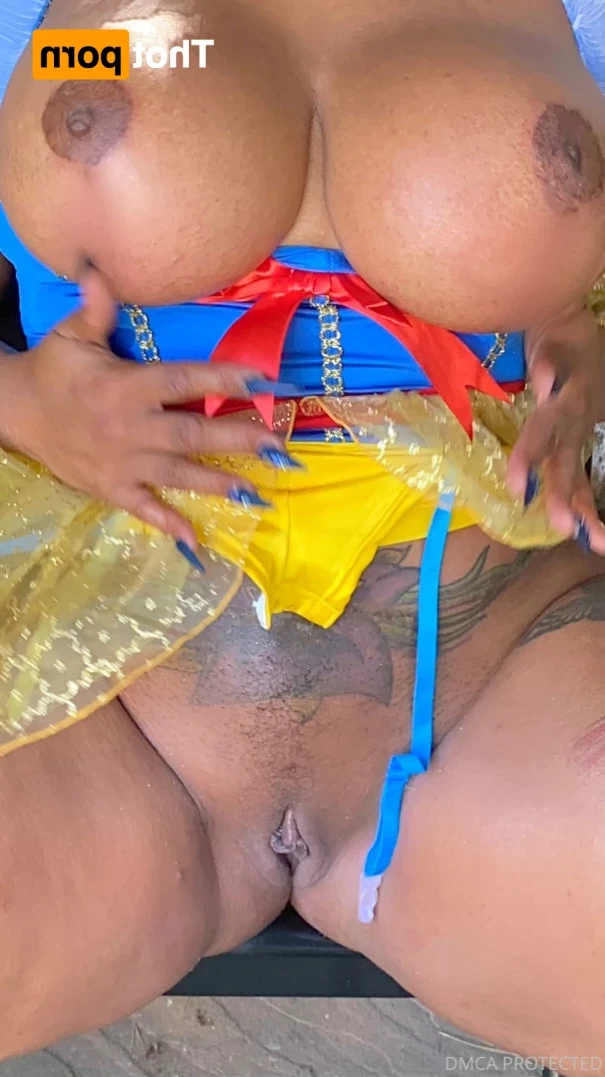 COSPLAY CORN QUEEN 👸🏽 [ nikiarenee ] Onlyfans leaked photo 13489370 on Hotleaks.tv