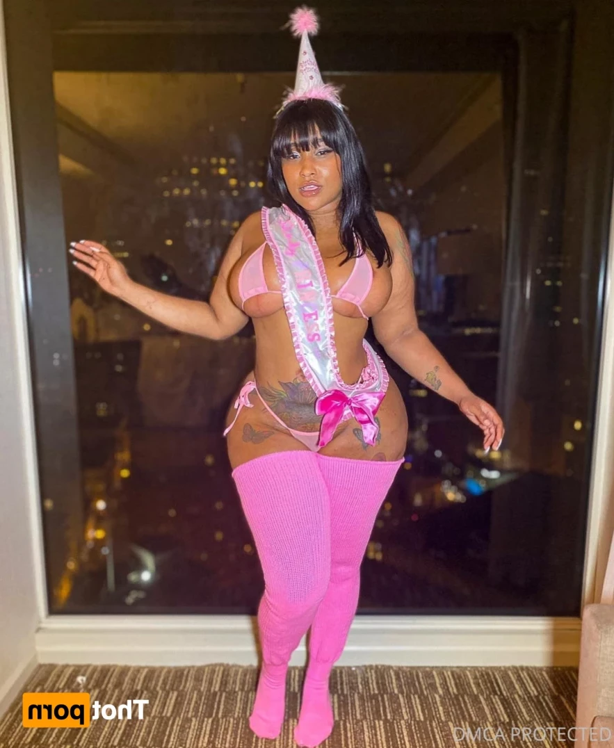 COSPLAY CORN QUEEN 👸🏽 [ nikiarenee ] Onlyfans leaked photo 13692903 on Hotleaks.tv