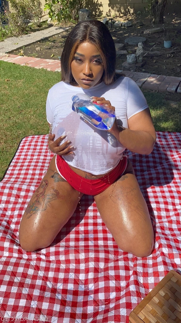 COSPLAY CORN QUEEN 👸🏽 [ nikiarenee ] Onlyfans leaked photo 13740859 on Hotleaks.tv